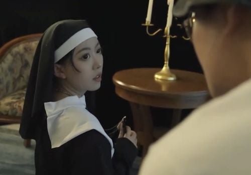 Thầy giáo phá đời học trò sau 10 năm tái hợp