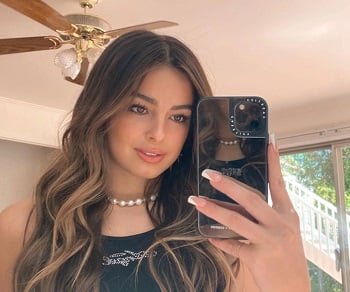 Thêm vào kỹ năng bú cặc cuốn hút của Addison Rae