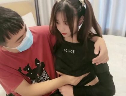 Loạn luân đầy nhu cầu với em gái khi không có bố mẹ nhà