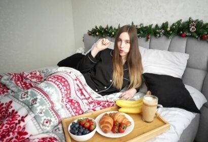 Để ăn sáng Giáng sinh, nện chị kế thật phấn chấn