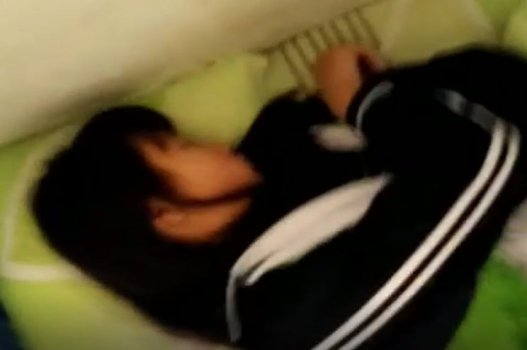 Hiếp dâm bạn học khi ghé nhà chơi vào tối hôm đó